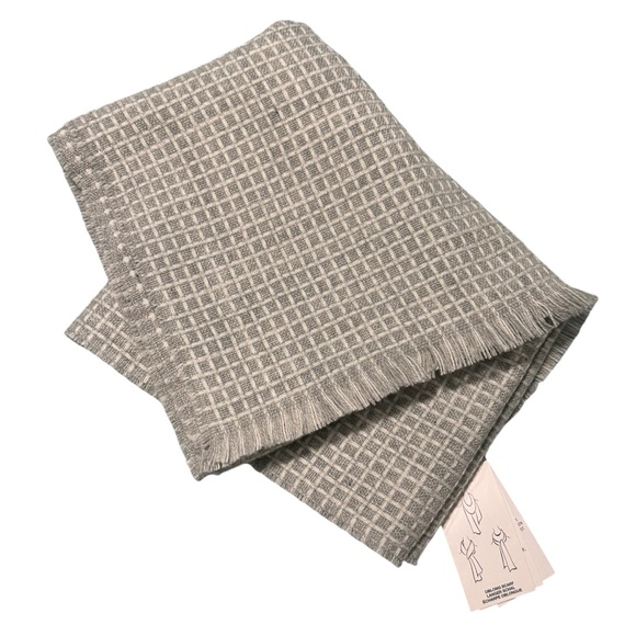 New Lands’ End grey long scarf with small fringe - Picture 4 of 8